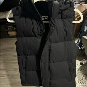 Aritzia Super Puff Vest